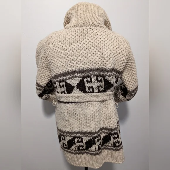 Handmade One of a Kind Chunky knitted Cardigan - Picture 4 of 7